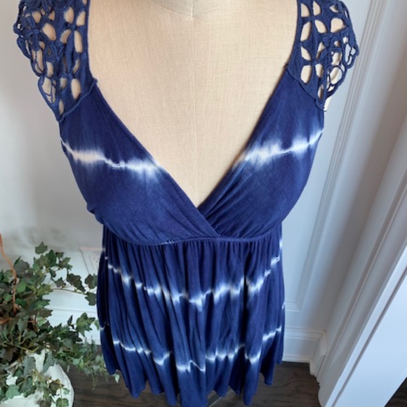 Forever 21 Women's Deep V-neck Tie Dye Top - Picture 2 of 8